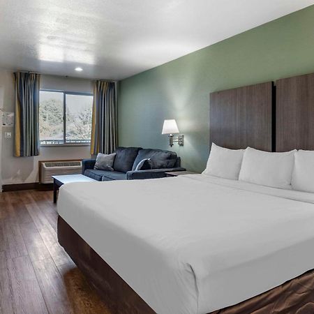 Econo Lodge Portland Airport Exterior photo