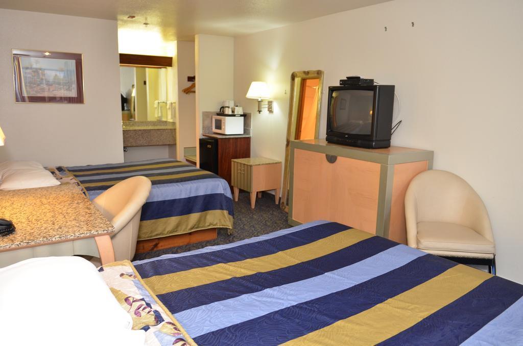 Econo Lodge Portland Airport Exterior photo