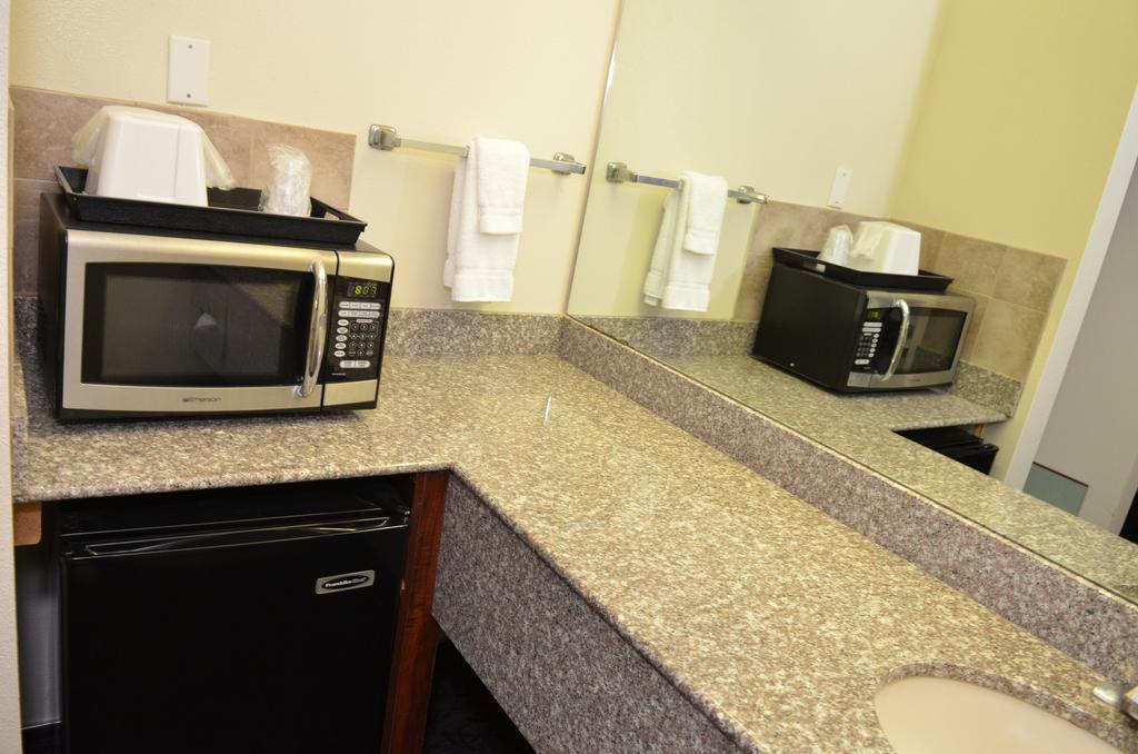 Econo Lodge Portland Airport Exterior photo