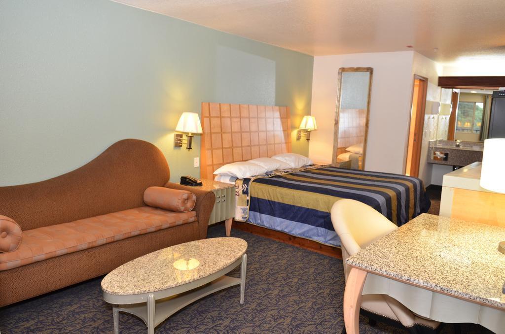 Econo Lodge Portland Airport Exterior photo