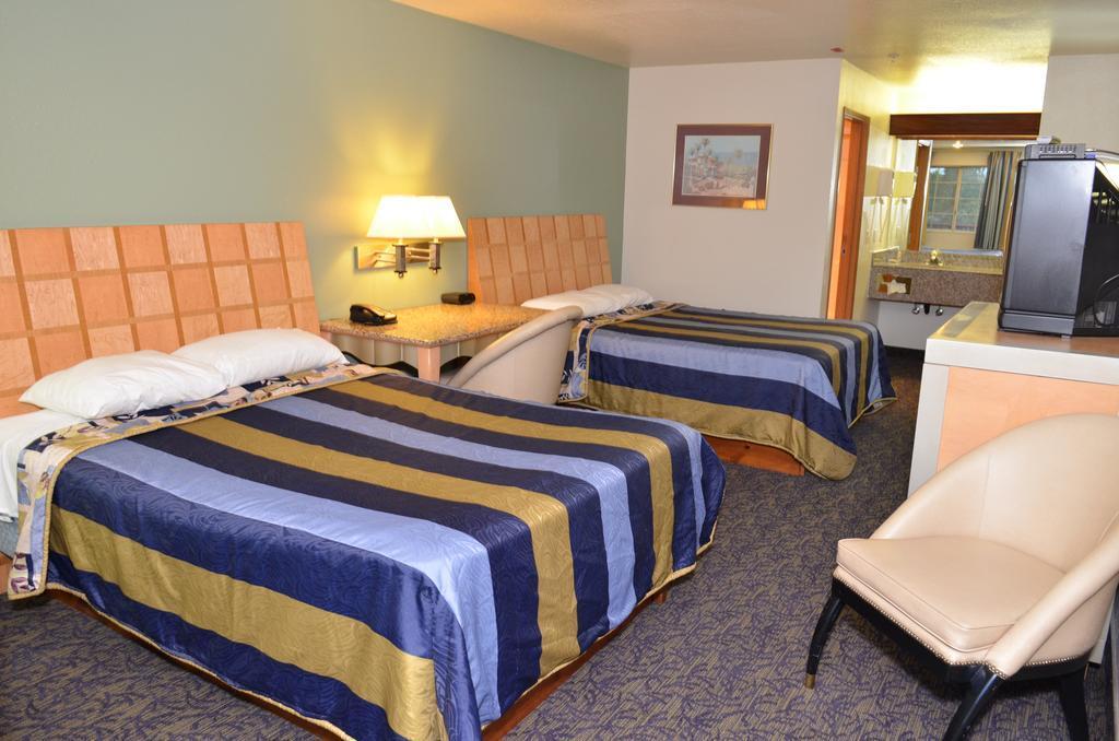 Econo Lodge Portland Airport Exterior photo