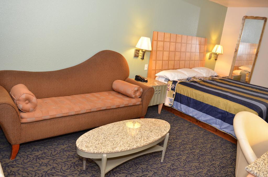 Econo Lodge Portland Airport Exterior photo