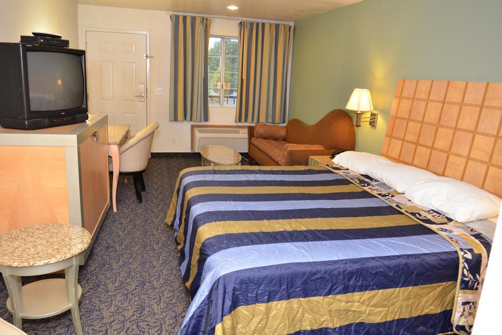 Econo Lodge Portland Airport Exterior photo