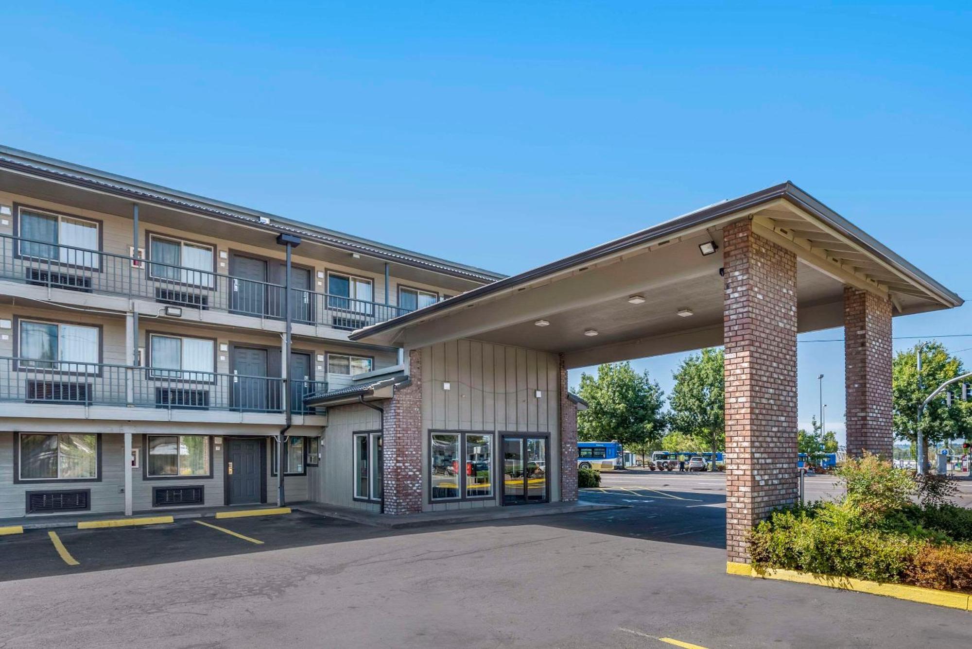 Econo Lodge Portland Airport Exterior photo