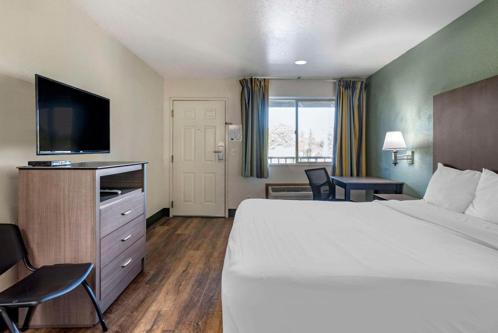 Econo Lodge Portland Airport Exterior photo