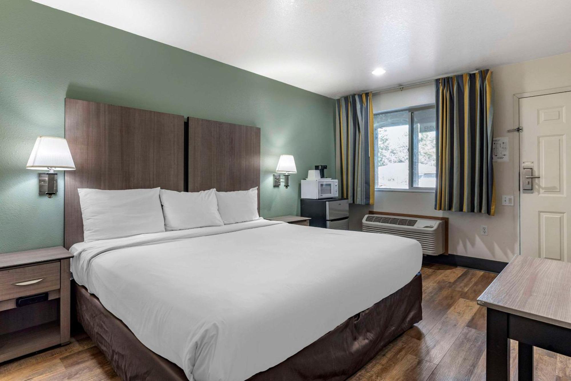 Econo Lodge Portland Airport Exterior photo