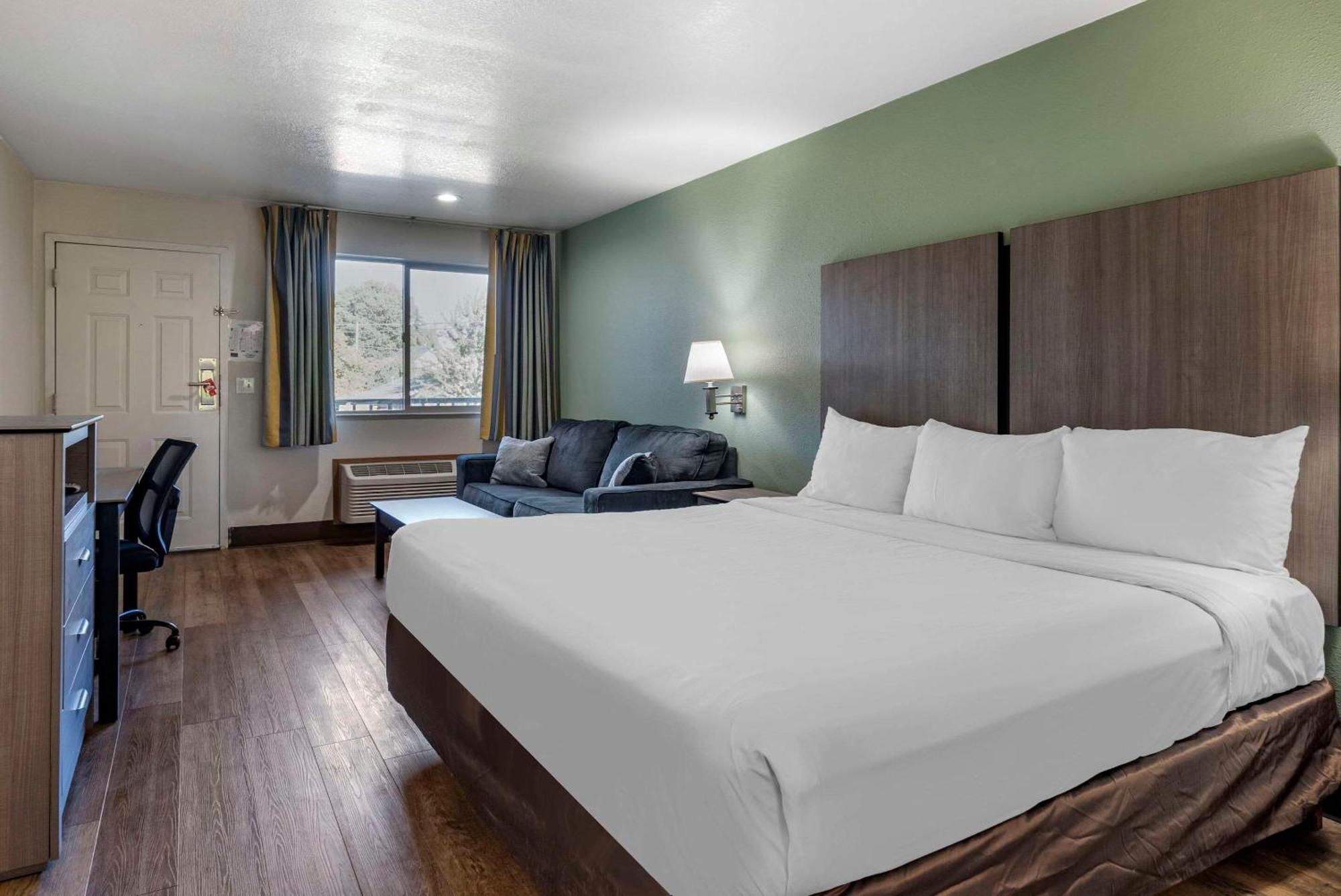 Econo Lodge Portland Airport Exterior photo